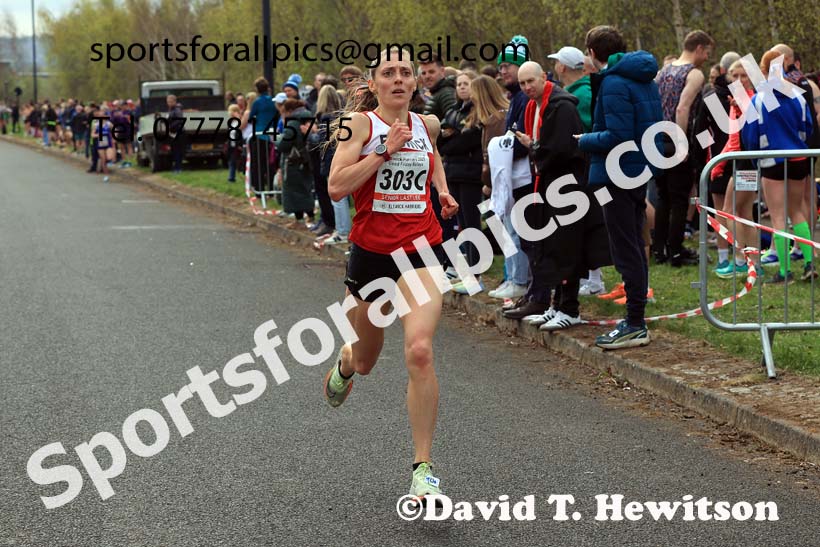 SSenior womens relay, 2025 Elswick Harriers Good Friday Road Relays, Newburn, Newcastle upon Tyne. Photo: David T. Hewitson/Sports for All Pics